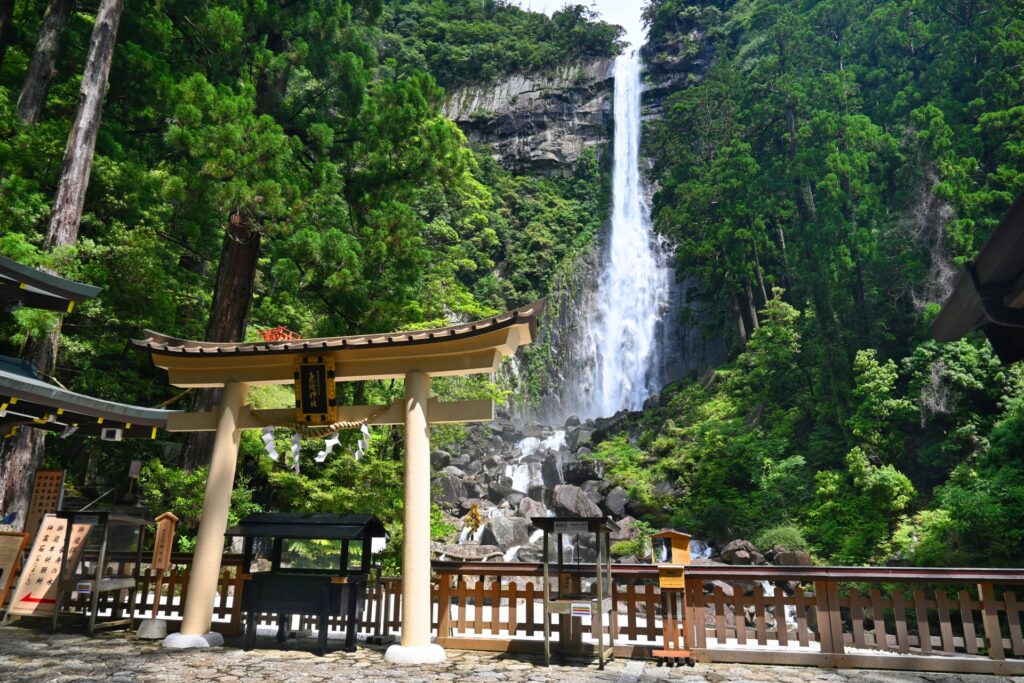 飛龍神社（ひりゅうじんじゃ）。運気上昇・昇竜のご利益で知られる、龍神様を祀るパワースポット。